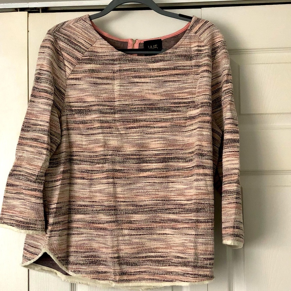 Women’s W5 XL scoop neck sweater.
